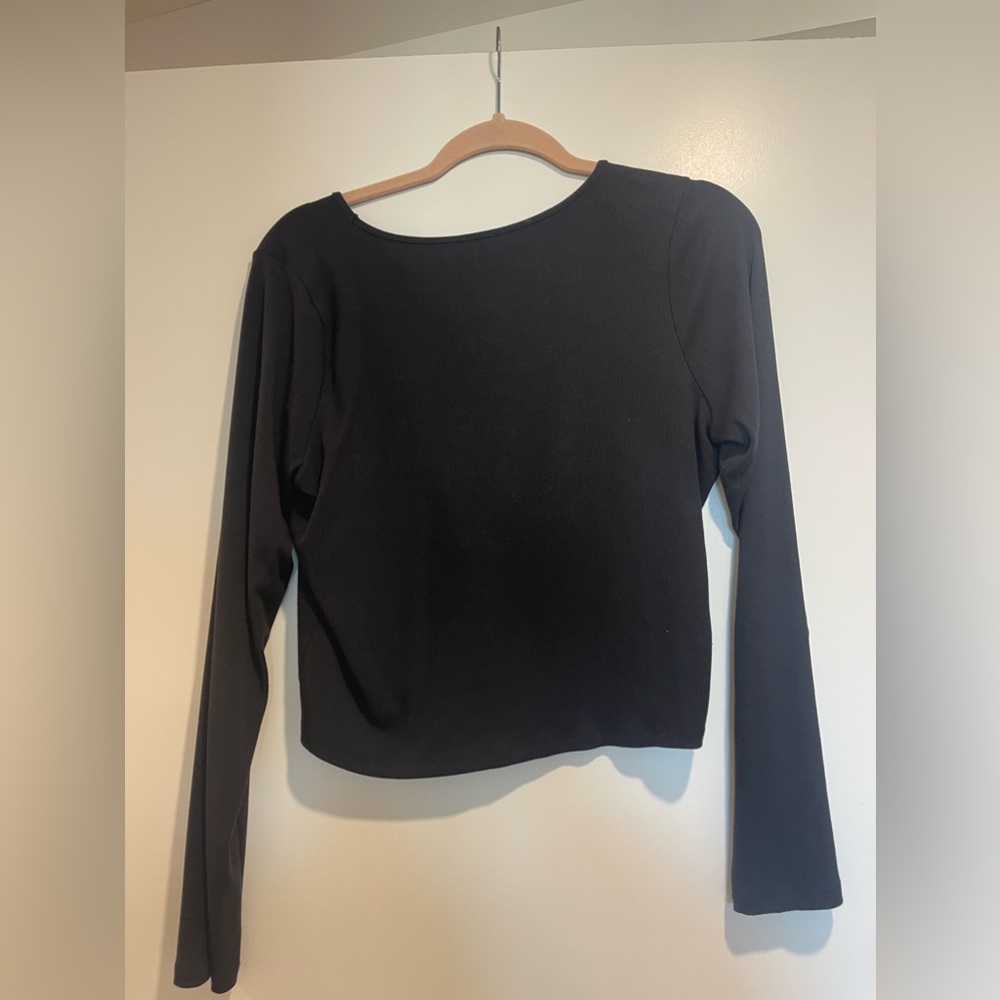 Aritzia black long sleeve - Picture 4 of 7